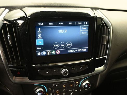 Used 2023 Chevrolet Traverse LT image 13