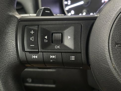 Used 2024 Nissan Rogue S image 32