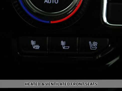 Used 2024 GMC Yukon Denali w/ Advanced Technology Package image 12