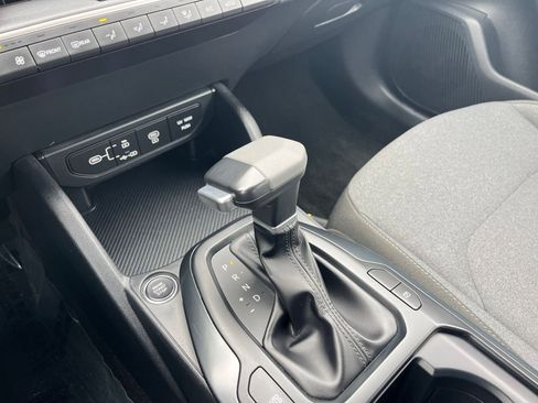 Used 2025 Kia K4 LXS image 40