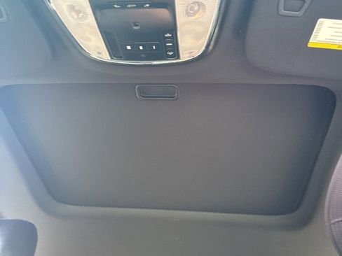 Used 2018 Jeep Grand Cherokee Altitude image 9