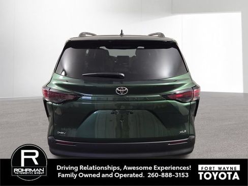 New 2026 Toyota Sienna XLE FWD image 8