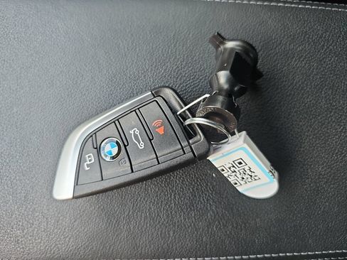 Used 2022 BMW 330i Sedan w/ M Sport Package RWD image 33