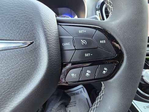 Used 2024 Chrysler Pacifica Touring-L w/ S Appearance Package FWD image 21