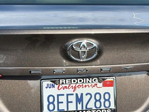 Used 2018 Toyota Camry LE image 12