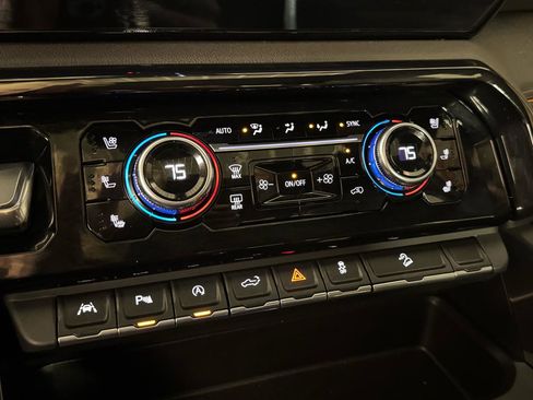 Used 2024 GMC Sierra 1500 AT4 w/ Technology Package image 31