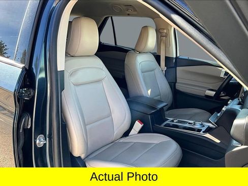 Used 2022 Ford Explorer XLT w/ Equipment Group 202A image 7