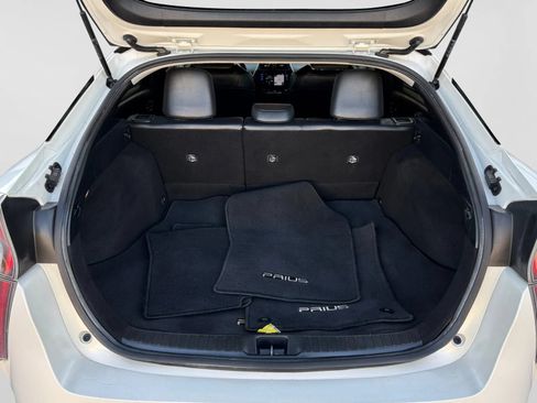 Used 2018 Toyota Prius Three Touring FWD image 18