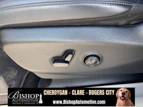Used 2023 Chrysler Pacifica Touring-L FWD image 20