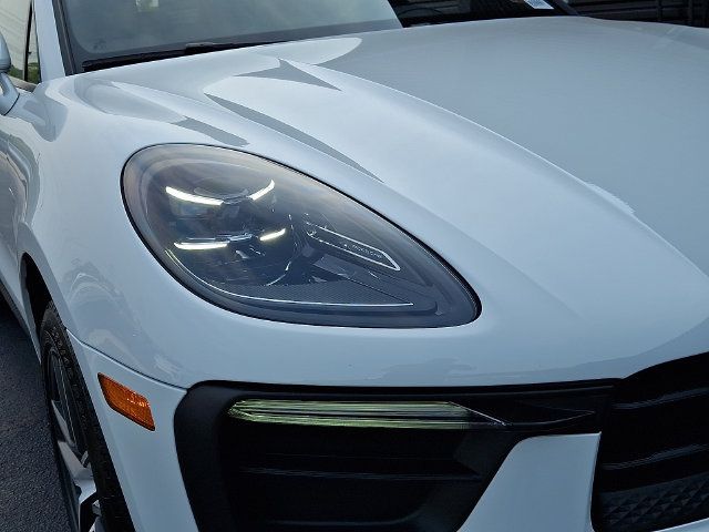 Certified 2026 Porsche Macan AWD/4WD image 11