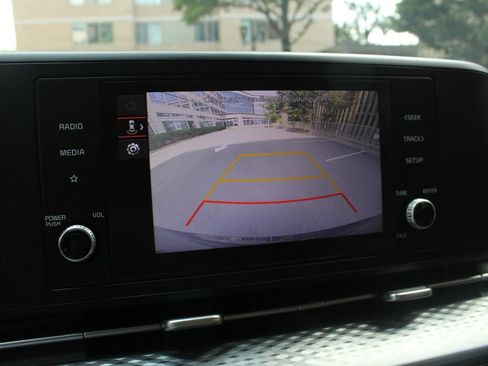 Used 2024 Kia Carnival LX FWD image 33
