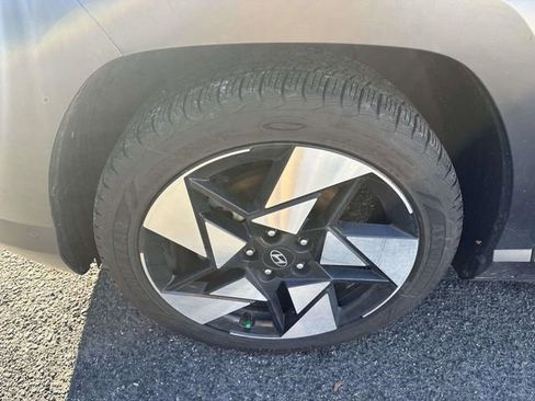 Used 2024 Hyundai Kona Limited image 7