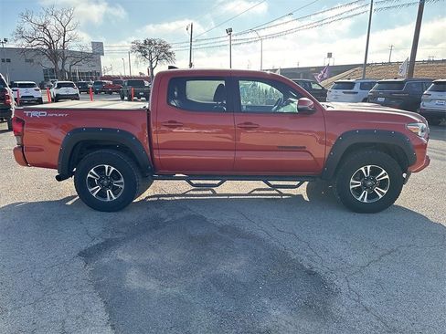 Used 2018 Toyota Tacoma 2WD Double Cab image 4