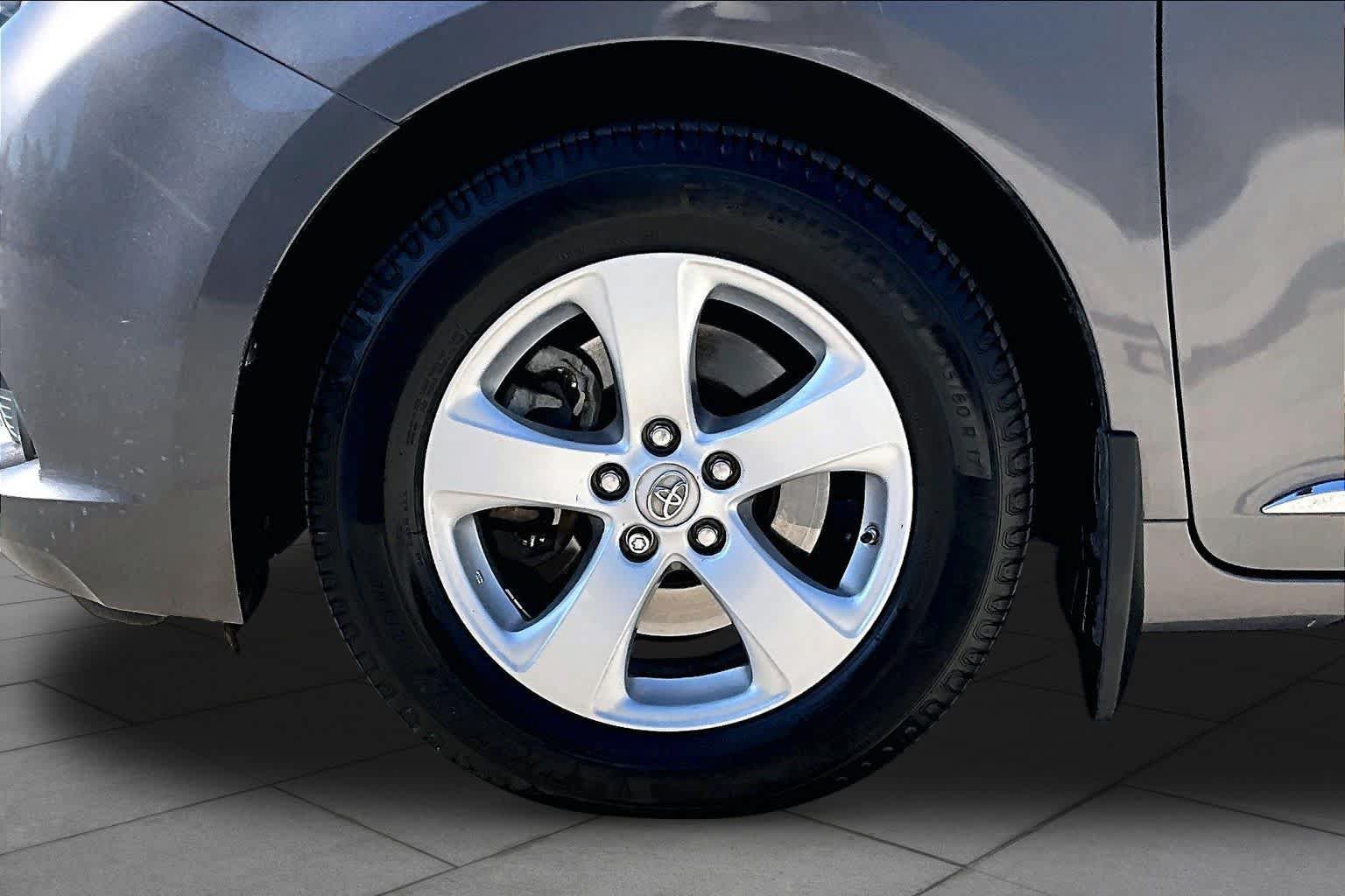 Used 2017 Toyota Sienna LE w/ Protection Package FWD image 10