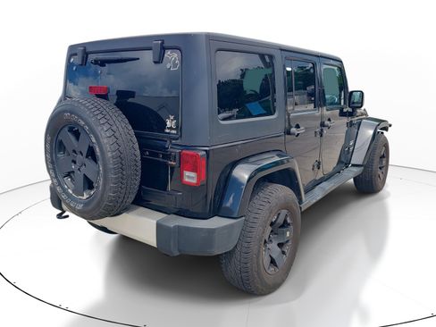 Used 2014 Jeep Wrangler Unlimited Sahara w/ Dual Top Group AWD/4WD image 9