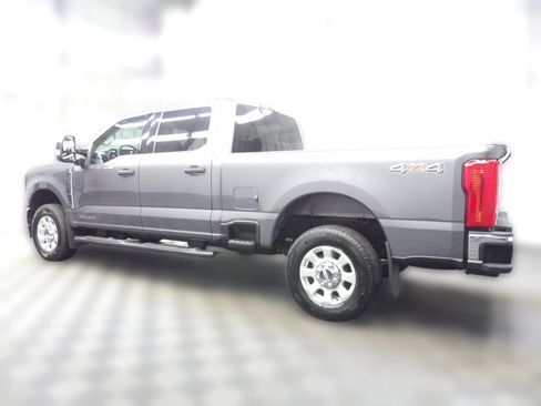 Used 2024 Ford F250 XLT AWD/4WD image 6
