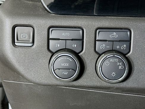 Used 2022 Chevrolet Silverado 1500 LT image 17