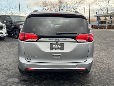 Used 2020 Chrysler Pacifica Touring-L image 7