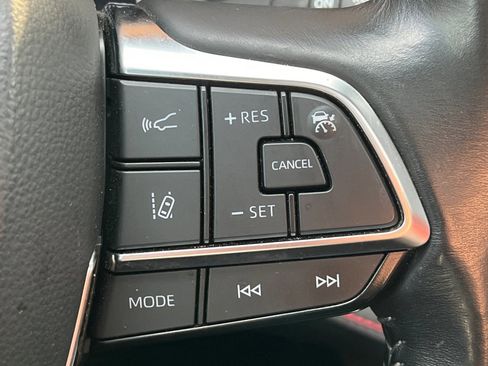 Used 2021 Toyota Highlander XSE image 32