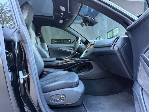 Used 2022 Aston Martin DBX image 30