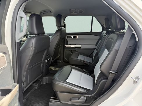 Used 2023 Ford Explorer XLT w/ Equipment Group 202A AWD/4WD image 5