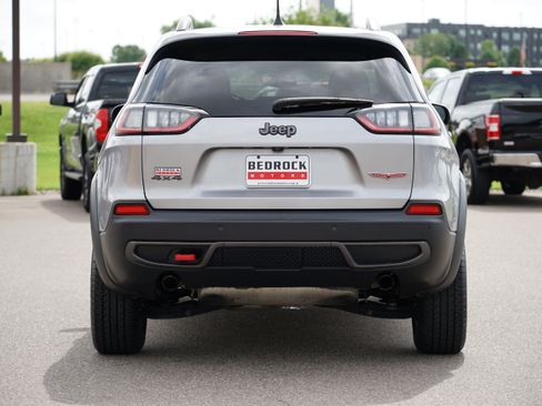 Used 2019 Jeep Cherokee Trailhawk w/ Cold Weather Group AWD/4WD image 4