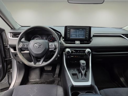 Used 2019 Toyota RAV4 LE FWD image 12