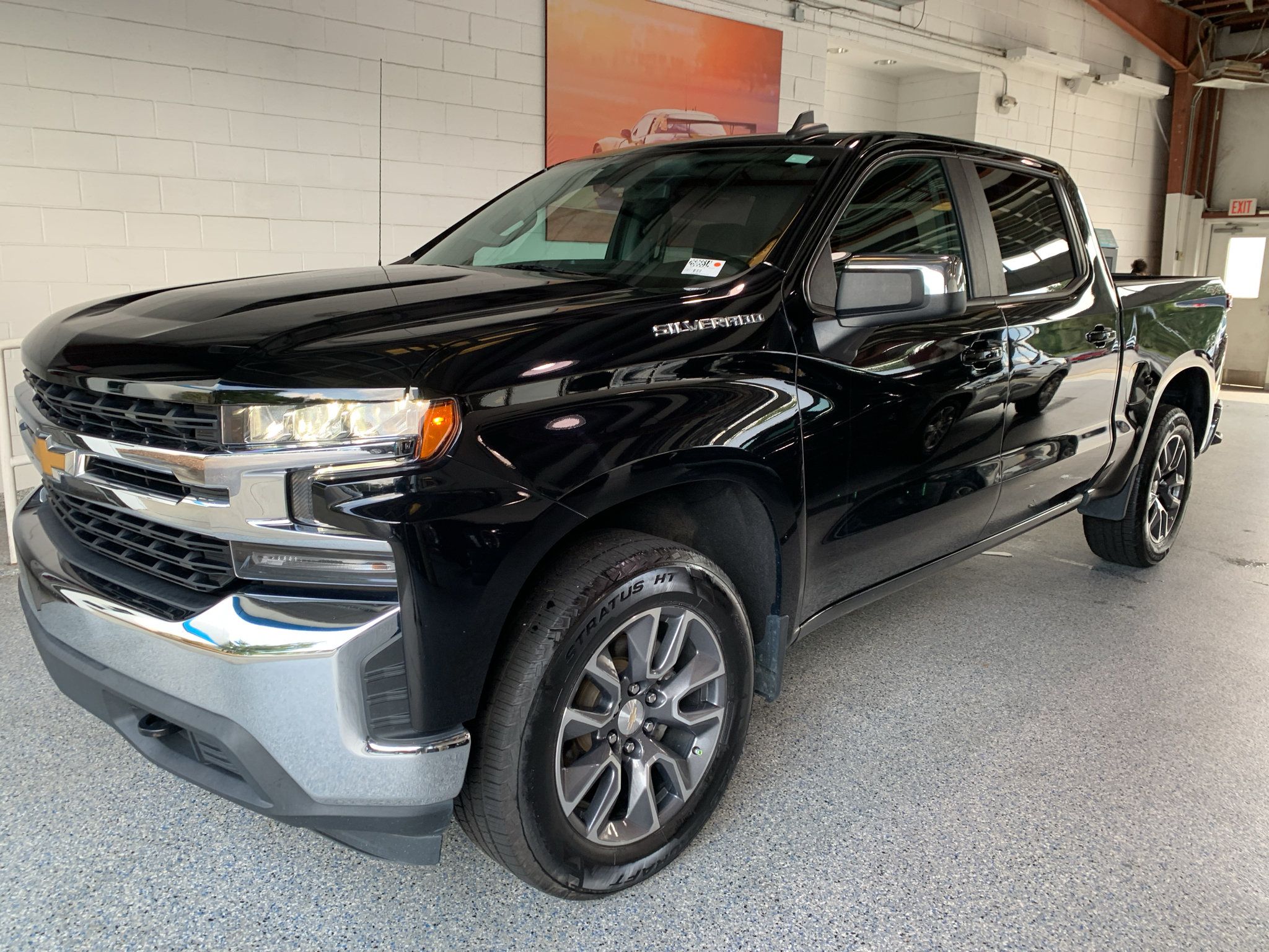 Used 2022 Chevrolet Silverado 1500 LT AWD/4WD image 4