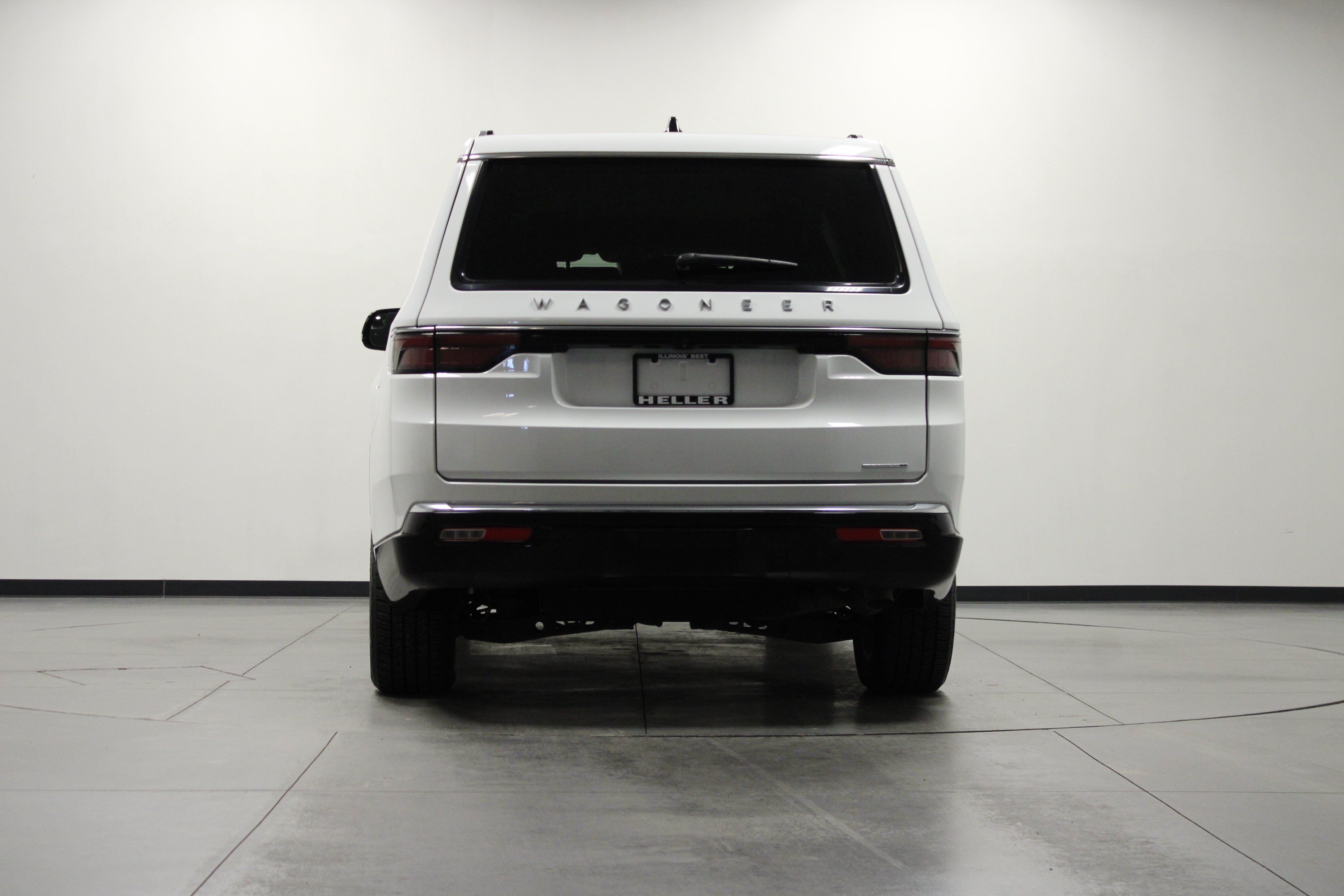 Used 2024 Jeep Wagoneer L Series II RWD image 5