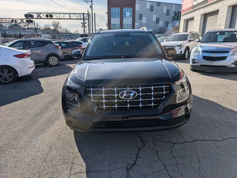 Used 2024 Hyundai Venue SEL image 3