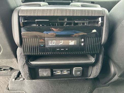 Used 2024 Jeep Wagoneer Series II w/ Flexible Seating Group AWD/4WD image 21