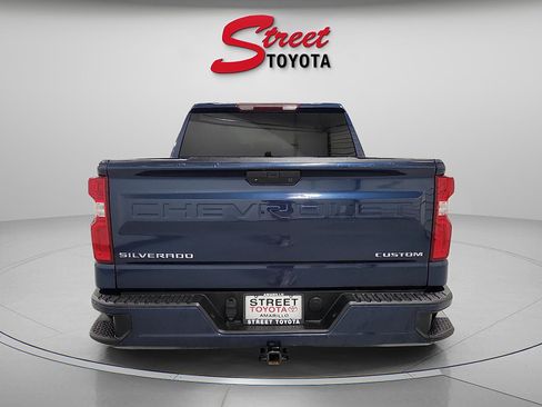 Used 2022 Chevrolet Silverado 1500 Custom w/ Safety Confidence Package RWD image 3
