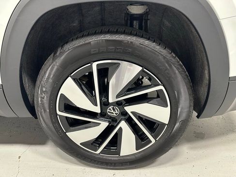 Used 2025 Volkswagen Atlas SE image 65