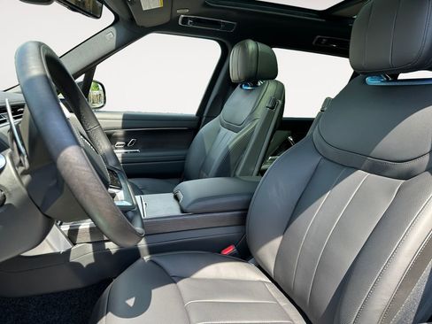 New 2026 Land Rover Range Rover Long Wheelbase SE AWD/4WD image 9