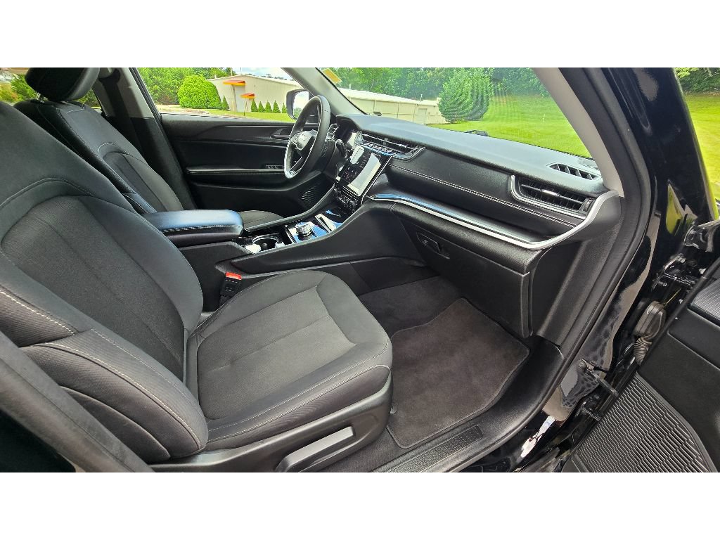 Used 2023 Jeep Grand Cherokee L Laredo AWD/4WD image 24