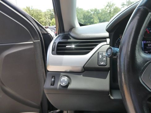 Used 2019 Chevrolet Suburban LT RWD image 16