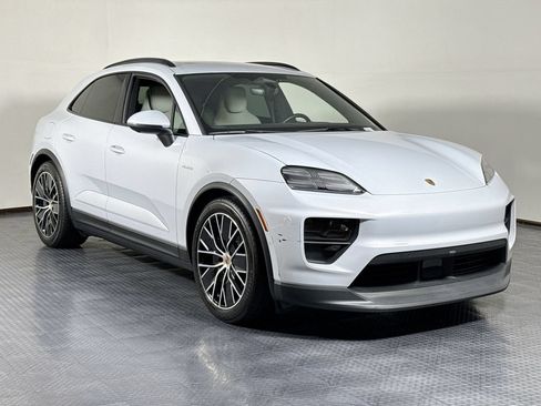 Certified 2024 Porsche Macan 4 Electric AWD/4WD image 9