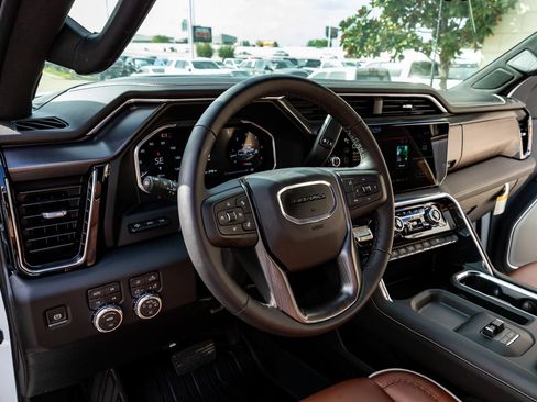 Used 2026 GMC Sierra 3500 Denali Ultimate AWD/4WD image 17