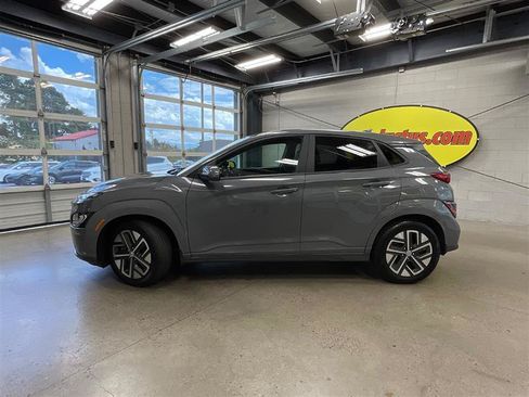 Used 2023 Hyundai Kona Limited FWD image 2