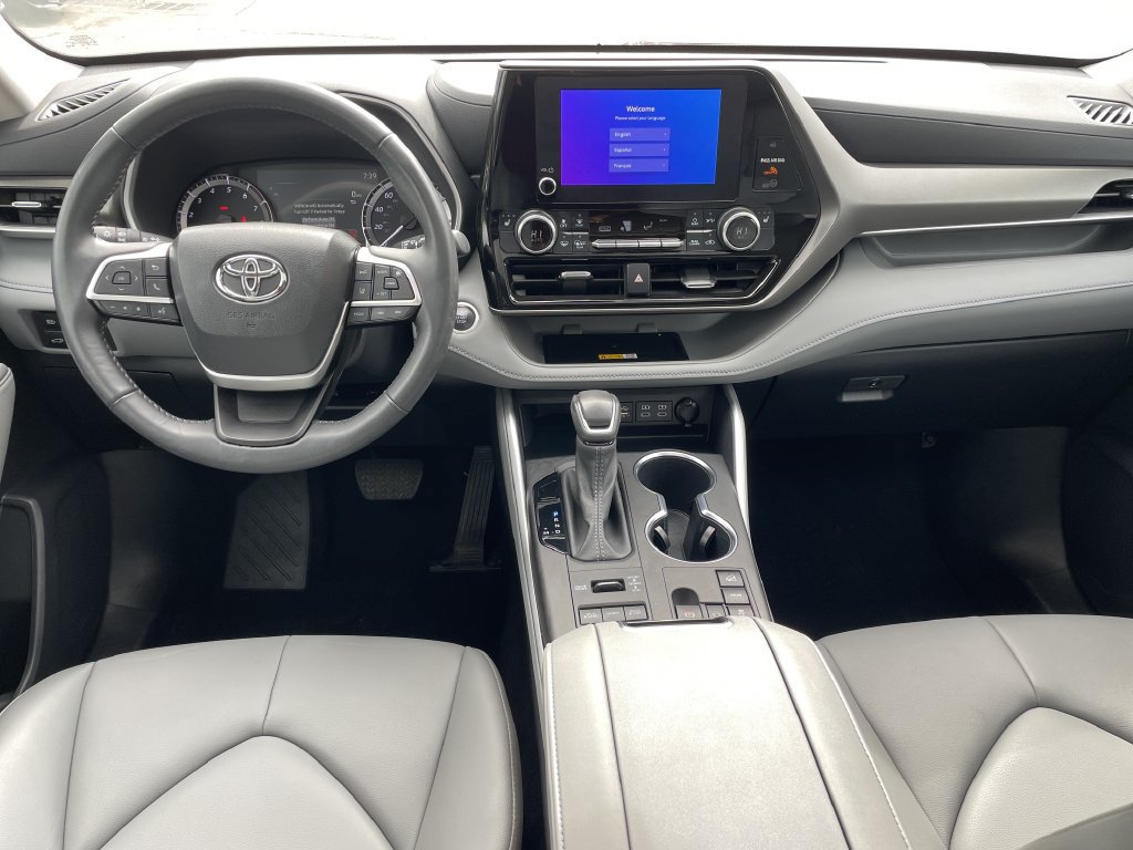 Used 2024 Toyota Highlander XLE AWD/4WD image 15