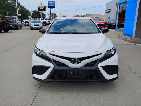 Used 2022 Toyota Camry SE AWD/4WD image 2