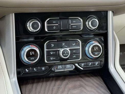 Used 2024 GMC Yukon XL Denali AWD/4WD image 15