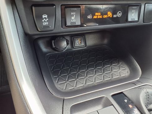 Used 2024 Toyota RAV4 XSE AWD/4WD image 14