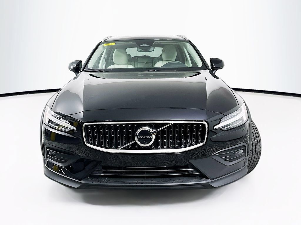 Used 2026 Volvo V60 B5 Cross Country Plus w/ Protection Package Premier AWD/4WD image 5