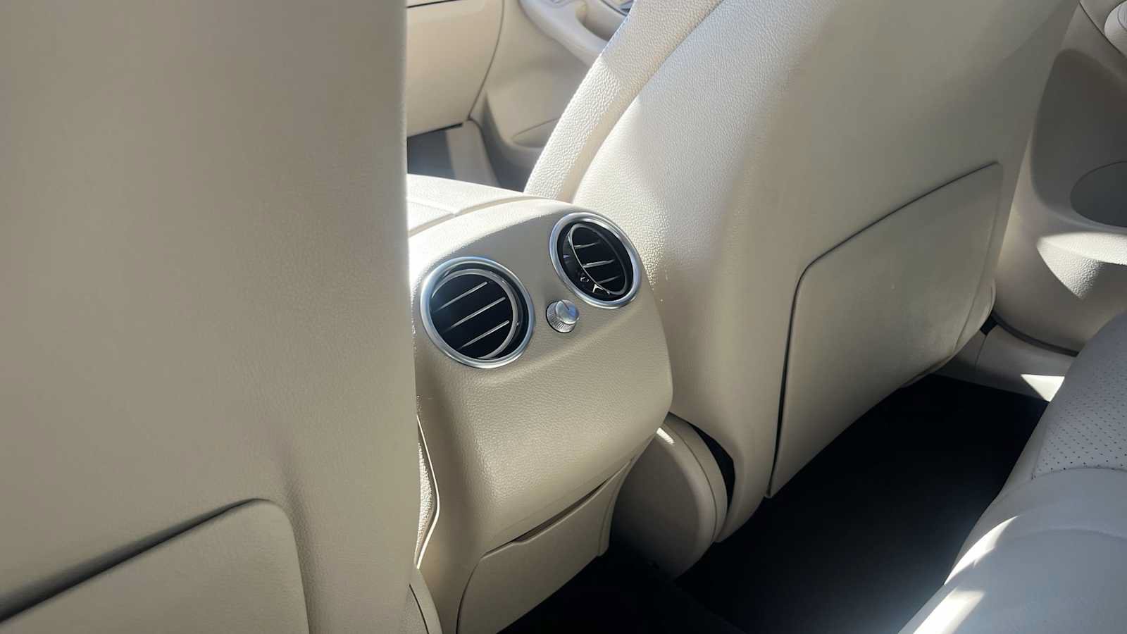 Used 2018 Mercedes-Benz GLC 350e 4MATIC image 36
