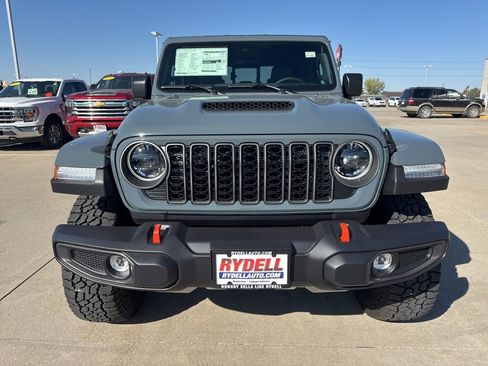 New 2025 Jeep Gladiator Mojave w/ Convenience Group image 25