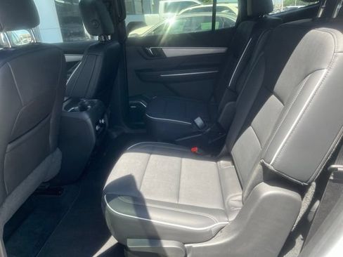 Used 2025 Buick Enclave Preferred w/ Power Package FWD image 8