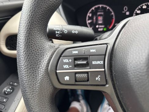 Used 2023 Honda HR-V LX image 16