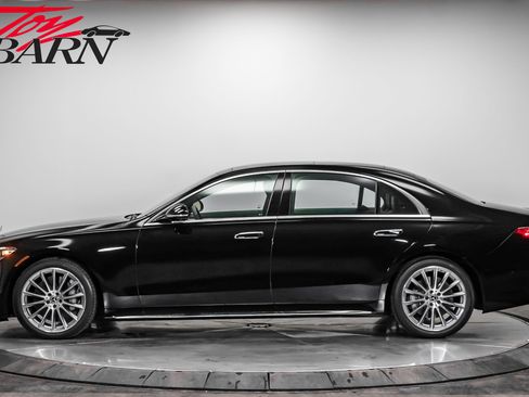Used 2022 Mercedes-Benz S 580 4MATIC Sedan image 2