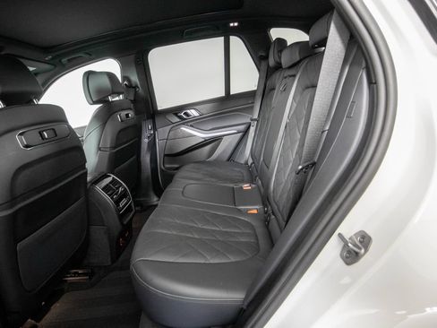 Used 2025 BMW X5 xDrive40i AWD/4WD image 11